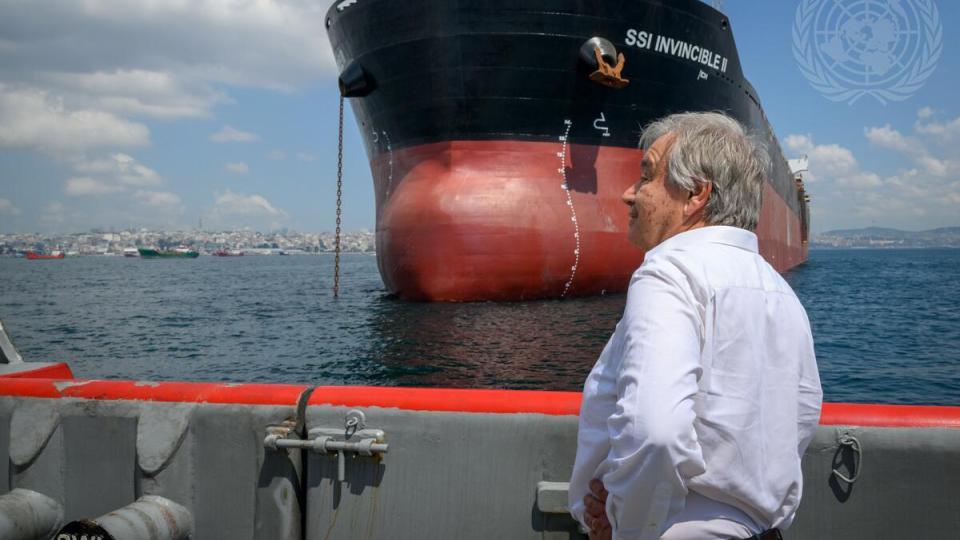 UN Photo / Mark Garten Secretary-General observes grain supplies from Ukraine in Istanbul.jpgSecretary-General observes grain supplies from Ukraine in Istanbul.jpg